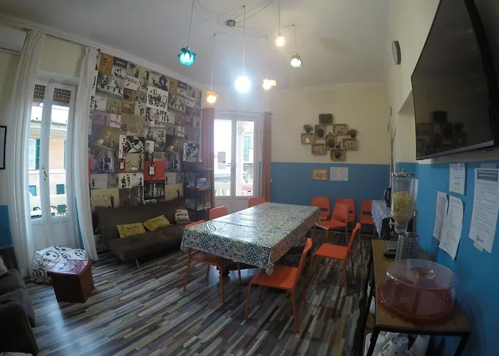 Home Genoa Hostel